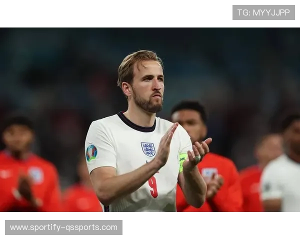 2025年现役百大足球明星排行榜全面解析 各大球员风采与表现对比