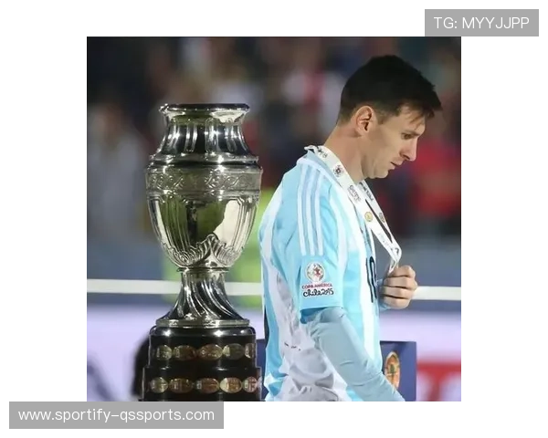 不同时代的足球巨星回顾与影响力分析：从贝利到梅西的传奇之路