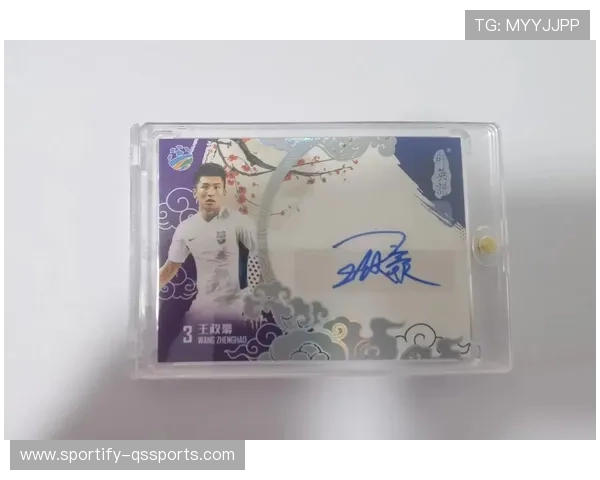 足球球星卡是否包含签名版 如何辨别真假签名卡的价值